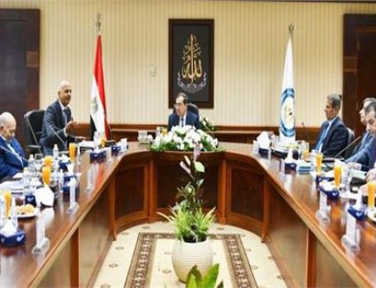 خلال زيارته للإسكندرية..وزير البترول يناقش زيادة إنتاج مصفاة تكرير «ميدور»