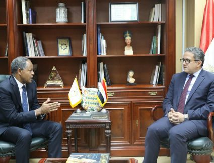 وزير السياحة و "منجستاب هايلي" يعززان سبل التعاون في قطاع الاغذيه العالمي