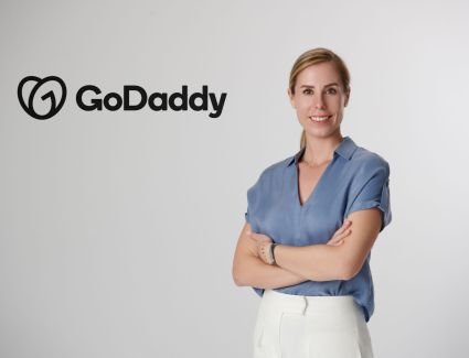 نائب الرئيس في GoDaddy تشارك خبراتها في تمكين رائدات الأعمال بقمة "تكني الأسكندرية 2023"