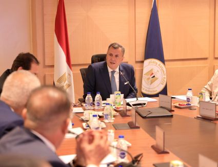 وزير السياحة يترأس الاجتماع الأول للجنة الخاصة بمناقشة الاستراتيجية العامة لتنشيط وتحفيز السياحة في مصر