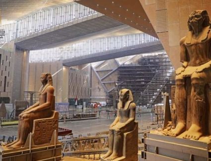 ربط المتحف المصري الكبير بمنطقة هضبة الأهرامات عبر  ممشى سياحي