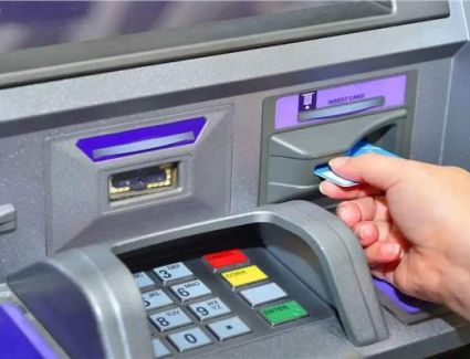 خطوات  «استرجاع الفيزا» بعد سحبها من الـ ATM