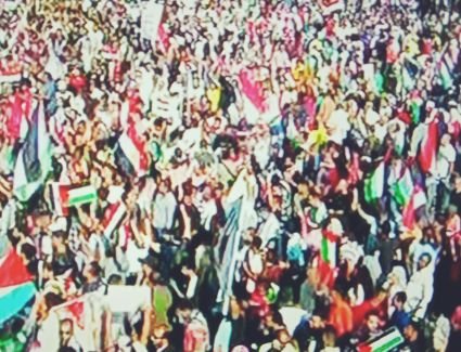 «بالروح بالدم نفديكي يا فلسطين، احنا معاك ياريس» أبرز هتافات المصريين عند المنصة