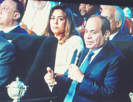 الرئيس السيسي يعلق على سقوط طائرات مسيرة داخل الأراضي المصرية