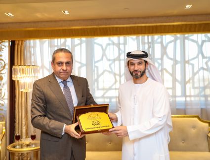 سفارة  الإمارات بالقاهرة وشركة العاصمة الإدارية توقعان عقد بيع قطعة أرض لبناء مقر للسفارة بالحي الدبلوماسي