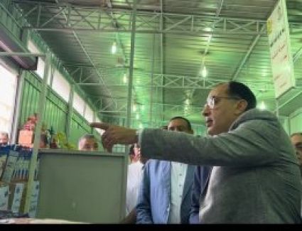 رئيس الوزراء من الفيوم يوجه بالتأكد من توافر الكميات المعروضة ضمن مبادرة السلع المخفضة