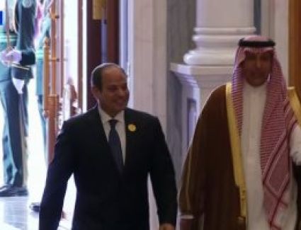 الرئيس السيسى يصل مقر انعقاد القمة العربية الإسلامية المشتركة بالرياض