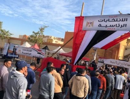 مصر تنتخب.. حشود كبيرة من المواطنين أمام اجان التصويت في اليوم الثاني للانتخابات الرئاسية 2024