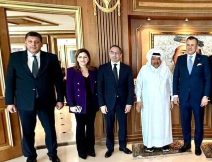 وزير السياحة يعقد لقاءات مع رئيس رابطة رجال الأعمال القطريين ورئيس جهاز قطر للاستثمار