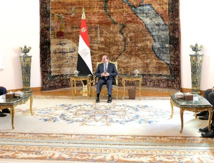 الرئيس السيسي يؤكد للمرشحين بانتخابات الرئاسة تقديره لأدائهم السياسي