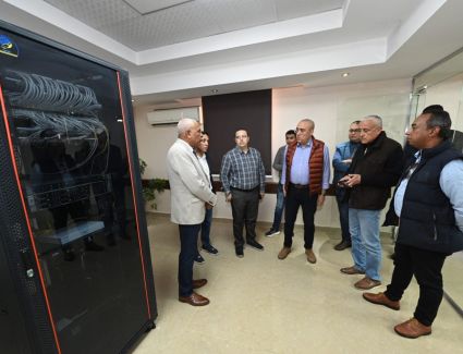 وزير الإسكان يتفقد مركز التحول الرقمى بمقر جهاز مدينة أسوان الجديدة