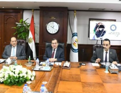 《الملا》يتابع مستجدات رقمنة منظومة مراقبة نقل وتجارة وتداول غاز المركبات وتعميمها