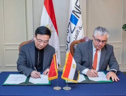  باستثمارات 50 مليون دولار .. اقتصادية قناة السويس توقع عقد مشروع شركة هينيواى الصينية في منطقة القنطرة غرب الصناعية