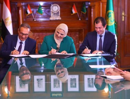  «التضامن وصندوق تحيا مصر وبنك مصر» يوقعون بروتوكول تعاون بقيمة 60 مليون جنيه لرعاية 100 ألف أسرة وتغطية تكاليف الزواج لألف أسرة من «دكان الفرحة»
