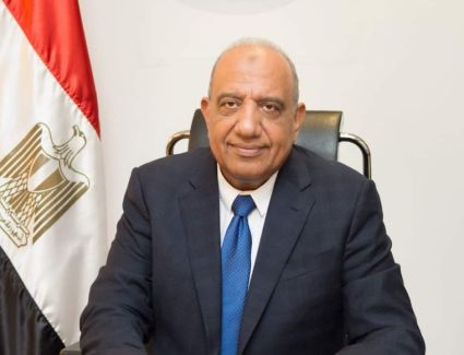 وزير قطاع الأعمال يوجه بالتوسع في إنتاج مستحضرات جديدة بأسعار مناسبة