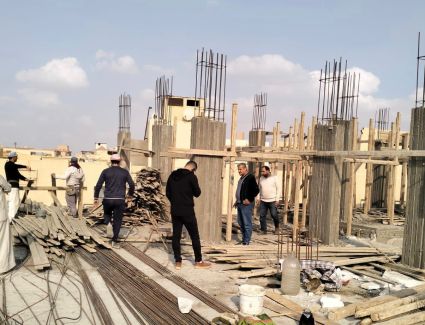 جهاز مدينة القاهرة الجديدة يزيل مخالفات بناء في مهدها بعدة مناطق