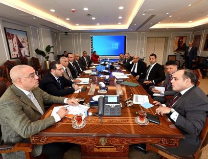وزيرا الإسكان والتجارة والصناعة يناقشان مقترحات تطوير المناطق الصناعية بالمدن الجديدة