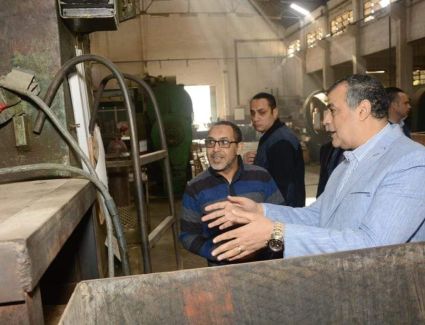 وزير الإنتاج الحربي يتابع انتظام سير العمل في «حلوان للأجهزة المعدنية» 