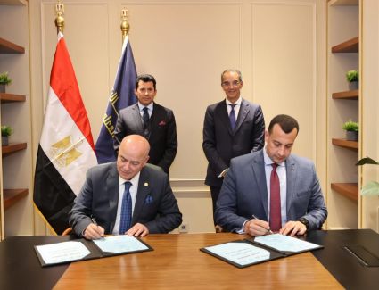 وزيرا الاتصالات والشباب يشهدان توقيع بروتوكول تعاون لتطوير بنية الشبكات بقرى حياة كريمة