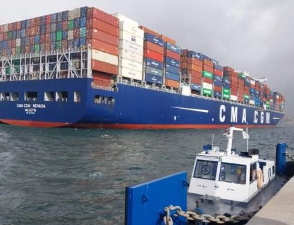 وزير النقل يعلن استقبال محطة تحيا مصر بميناء الاسكندرية سفينة الحاويات العملاقة NEVADA CMA .. صور