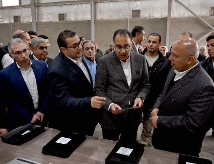 رئيس الوزراء يتفقد مصنع «هيما فوم» لتصنيع البلاستيك بالمنطقة الاقتصادية لقناة السويس