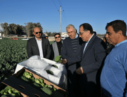 رئيس الوزراء يتفقد مزرعة شركة عنبر للصناعات الغذائية بالنوبارية