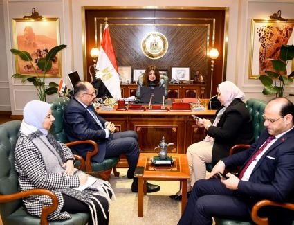 وزيرة الهجرة تعقد اجتماعا مع المجموعة المؤسسة للشركة الاستثمارية للمصريين بالخارج لبحث آخر المستجدات لإطلاقها