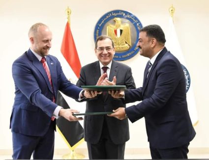 البترول توقع عقد استغلال خام الذهب والمعادن فى منطقة ابومروات بالصحراء الشرقية