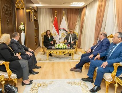 الإنتاج الحربي  والهجرة يبحثان التعاون لدعم المصريين بالخارج الراغبين في إقامة مشروعات استثمارية صناعية بمصر