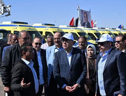 رئيس الوزراء يشهد اصطفافاً لمعدات محافظة أسوان للتأكد من الجاهزية الفنية للمواجهة في حالات الطوارىء والأزمات