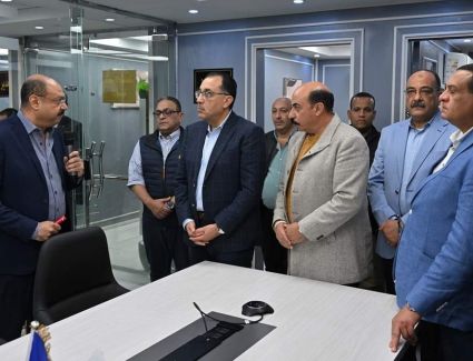 رئيس الوزراء يتفقد مركز نظم المعلومات والتحول الرقمي بأسوان 
