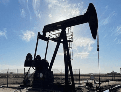  أسعار النفط تتجه لتسجيل مكاسب أسبوعية بفضل بيانات اقتصادية إيجابية