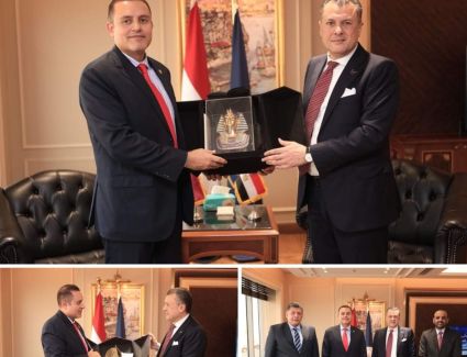 وزير السياحة يبحث مع سفير قطر سبل تعزيز التعاون المشترك بين البلدين