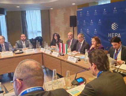 وزير الاتصالات يبحث مع وزيرا الاقتصاد والخارجية المجري تعزيز التعاون بين البلدين