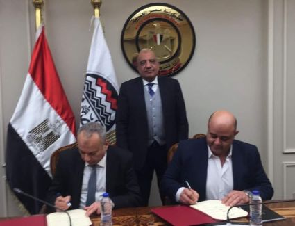 وزير قطاع الأعمال العام يشهد توقيع بروتوكول تعاون وشراكة لإقامة مشروع تصنيع زراعي وإنتاج حيواني وألبان بالصالحية الجديدة