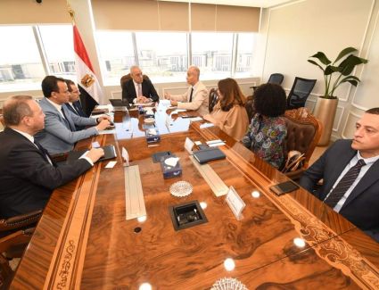 وزير الإسكان يستعرض مع مسئولي «الهابيتات» التحضيرات لاستضافة مصر للمنتدى الحضري العالمي «WUF12»