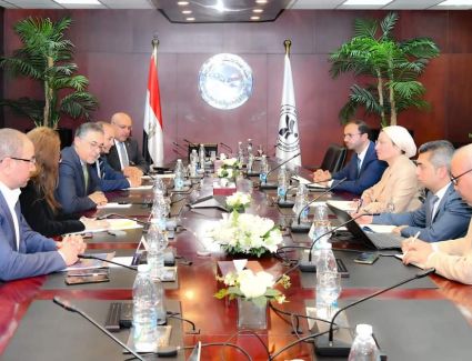 وزيرة البيئة تلتقى رئيس هيئة الاستثمار لبحث طرح عدد من الفرص الإستثمارية فى مجال البيئة والمناخ