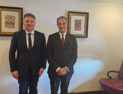 وزير الاتصالات يبحث مع وزير الإعلام بصربيا فرص التعاون بمجال التعهيد