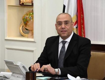 وزير الإسكان : بدء تنفيذ "محور شمالى" موازٍ لمسار القطار الكهربائى بمدينة الشروق