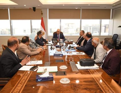 وزير الإسكان يتابع معدلات تنمية أراضي الساحل الشمالي الغربي