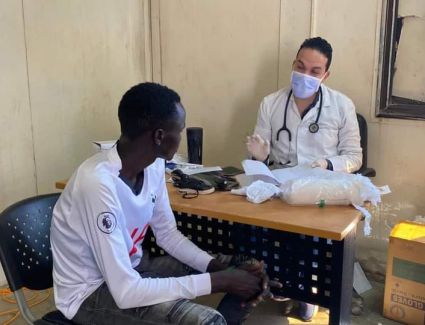 بناء على توجيهات الرئيس.. إرسال 5 أطنان من المستلزمات الجراحية لدعم القطاع الصحي بجنوب السودان