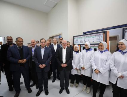 وزير البترول ومحافظ بورسعيد ورئيس وأعضاء لجنة الطاقة والبيئة يتفقدون مدرسة «ظهر» والمركز المتميز