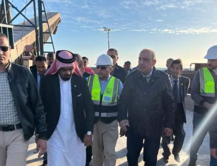 وزير قطاع الأعمال يتفقد شركة سيناء للمنجنيز بمدينة أبو زنيمة