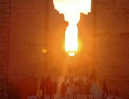 عظمة الفراعنة.. تعامد الشمس على المحور الرئيسي لمعبد الكرنك تزامنا مع بداية فصل الشتاء