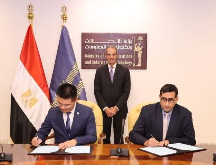 وزير الاتصالات يشهد مراسم توقيع بروتوكولى تعاون لإنشاء أكاديميتين متخصصتين للتدريب بمجالات التكنولوجية المتقدمة