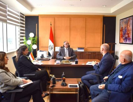 وزير الإسكان يُتابع موقف مشروعات مياه الشرب والصرف الصحي الجاري تنفيذها بالتعاون مع شركاء التنمية