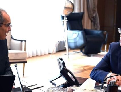 رئيس الوزراء يتابع مع وزير الاتصالات مستجدات بعض مشروعات الوزارة