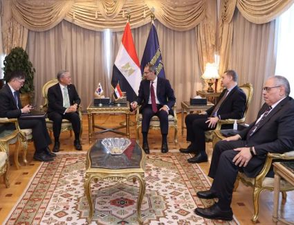 وزير الاتصالات يبحث مع سفير كوريا الجنوبية التعاون في مجالات التحول الرقمى وبناء القدرات وتصميم وصناعة الإلكترونيات