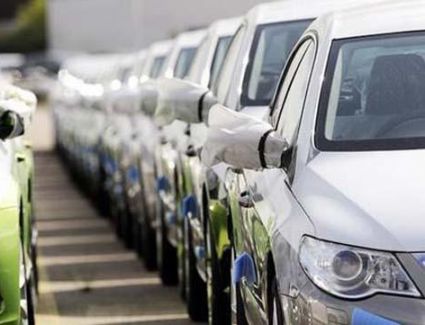 رئيس الوزراء يناقش مقترحات تحفيز تصدير السيارات المصرية للأسواق العالمية 