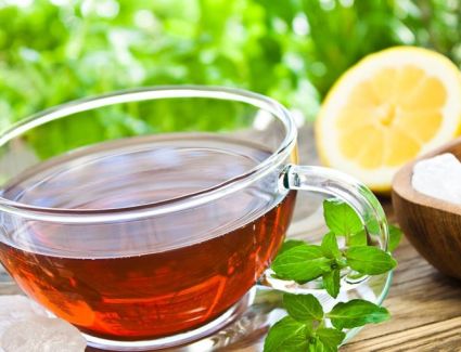 «الشاي أم العصير الطبيعي».. أي مشروب يجب أن تبدأ به يومك؟.. اعرف التفاصيل